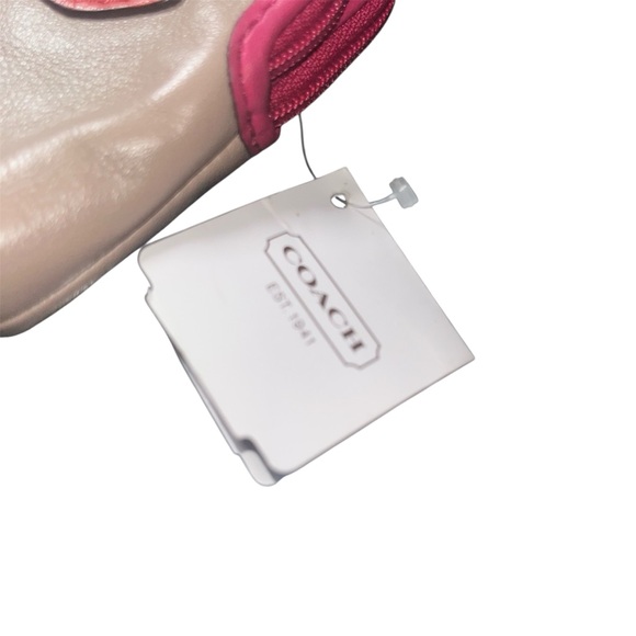 Coach Daisy Wristlet - Picture 4 of 6